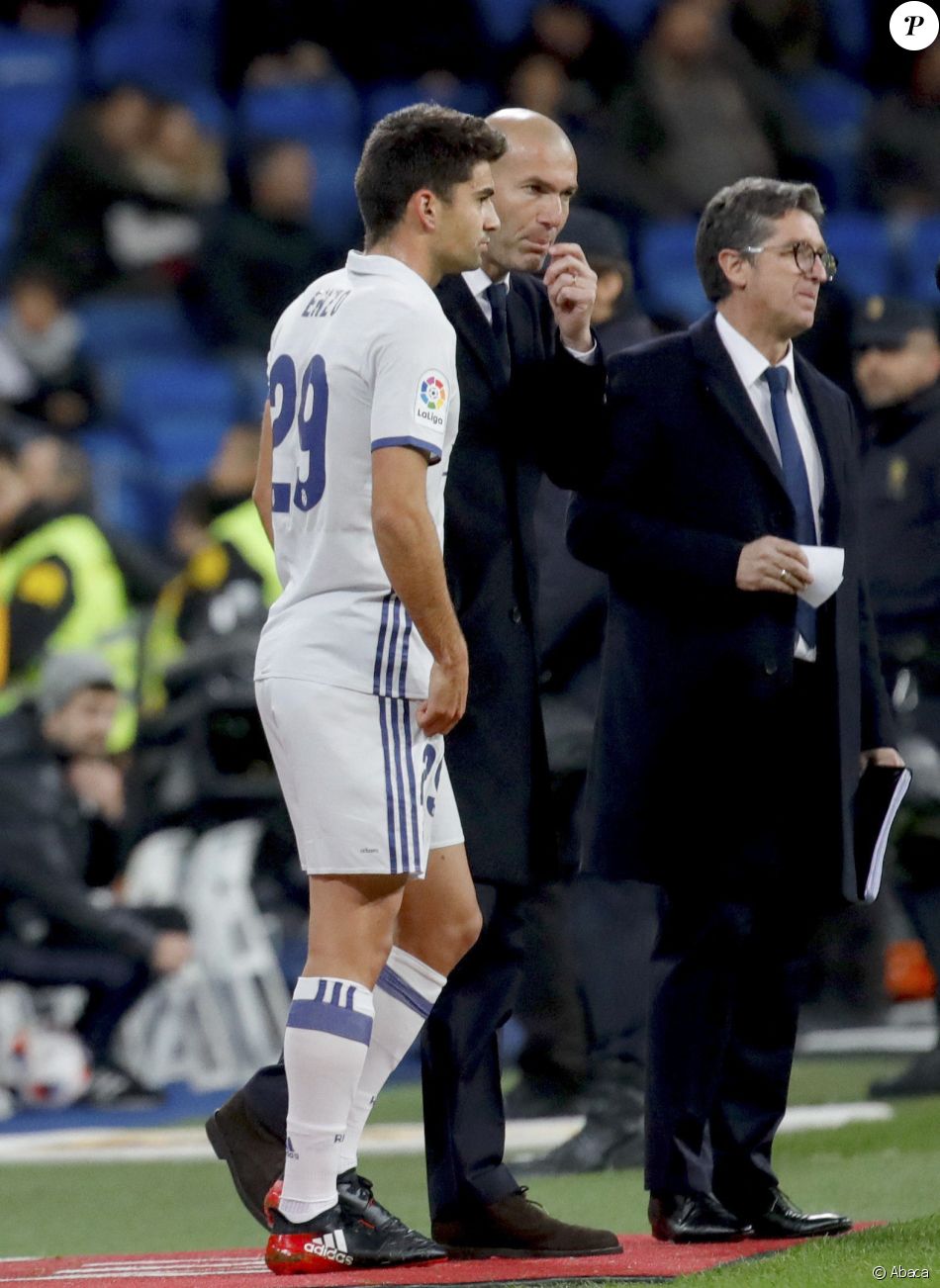 Zinédine Zidane et son fils Enzo Zidane lors du match Real Madrid - Cultural Leonesa, en 2016.