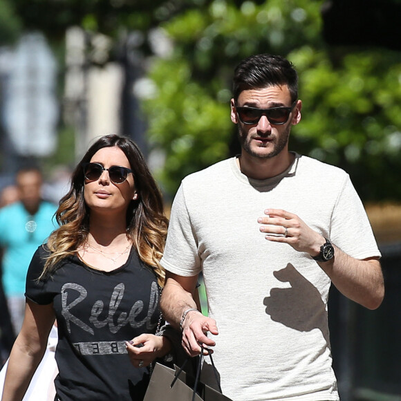 Exclusif - Le footballeur Hugo Lloris et sa femme Marine avenue Montaigne, à Paris.