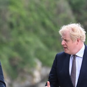 Le Premier ministre britannique Boris Johnson, sa femme Carrie, le président américain Joe Biden et sa femme la Première dame Jill Biden marchent avant le sommet du G7 à l'hôtel Carbis Bay à Saint Ives, Cornwall, Royaume Uni, le 10 juin 2021.