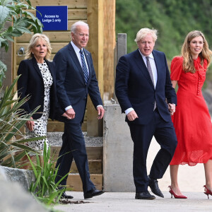 Le Premier ministre britannique Boris Johnson, sa femme Carrie, le président américain Joe Biden et sa femme la Première dame Jill Biden marchent avant le sommet du G7 à l'hôtel Carbis Bay à Saint Ives, Cornwall, Royaume Uni. 10 juin 2021