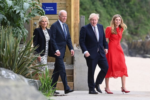 Le Premier ministre britannique Boris Johnson, sa femme Carrie, le président américain Joe Biden et sa femme la Première dame Jill Biden marchent avant le sommet du G7 à l'hôtel Carbis Bay à Saint Ives, Cornwall, Royaume Uni. 10 juin 2021