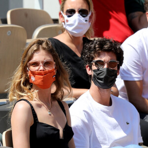 Constance Jablonski et son compagnon Matthias Dandois dans les tribunes des Internationaux de France de Tennis de Roland Garros à Paris. Le 10 juin 2021 © Dominique Jacovides / Bestimage