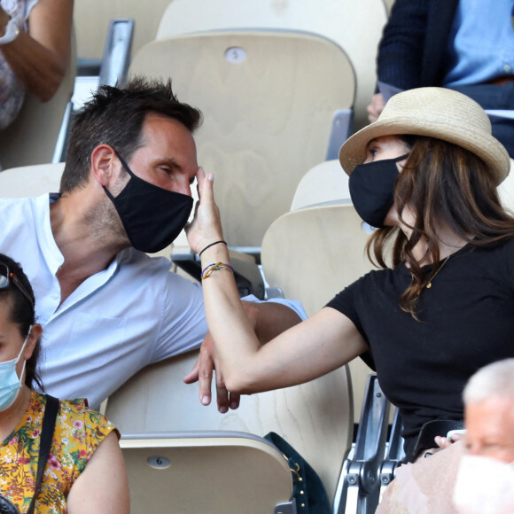 Christophe Michalak et sa compagne Delphine McCarty dans les tribunes des Internationaux de France de Tennis de Roland Garros à Paris. © Dominique Jacovides / Bestimage