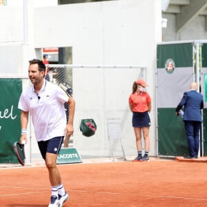 Christophe Michalak et Guillaume Pley lors de la finale de la saison 3 de "Stars, Set et Match" au profit d'associations caritatives en marge des Internationaux de France de tennis à Roland Garros à Paris. Le 10 juin 2021. © Dominique Jacovides/Bestimage