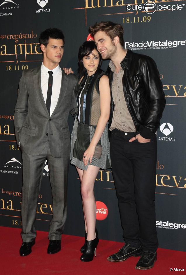 http://static1.purepeople.com/articles/3/44/02/3/@/315776-taylor-lautner-kristen-stewart-et-637x0-3.jpg