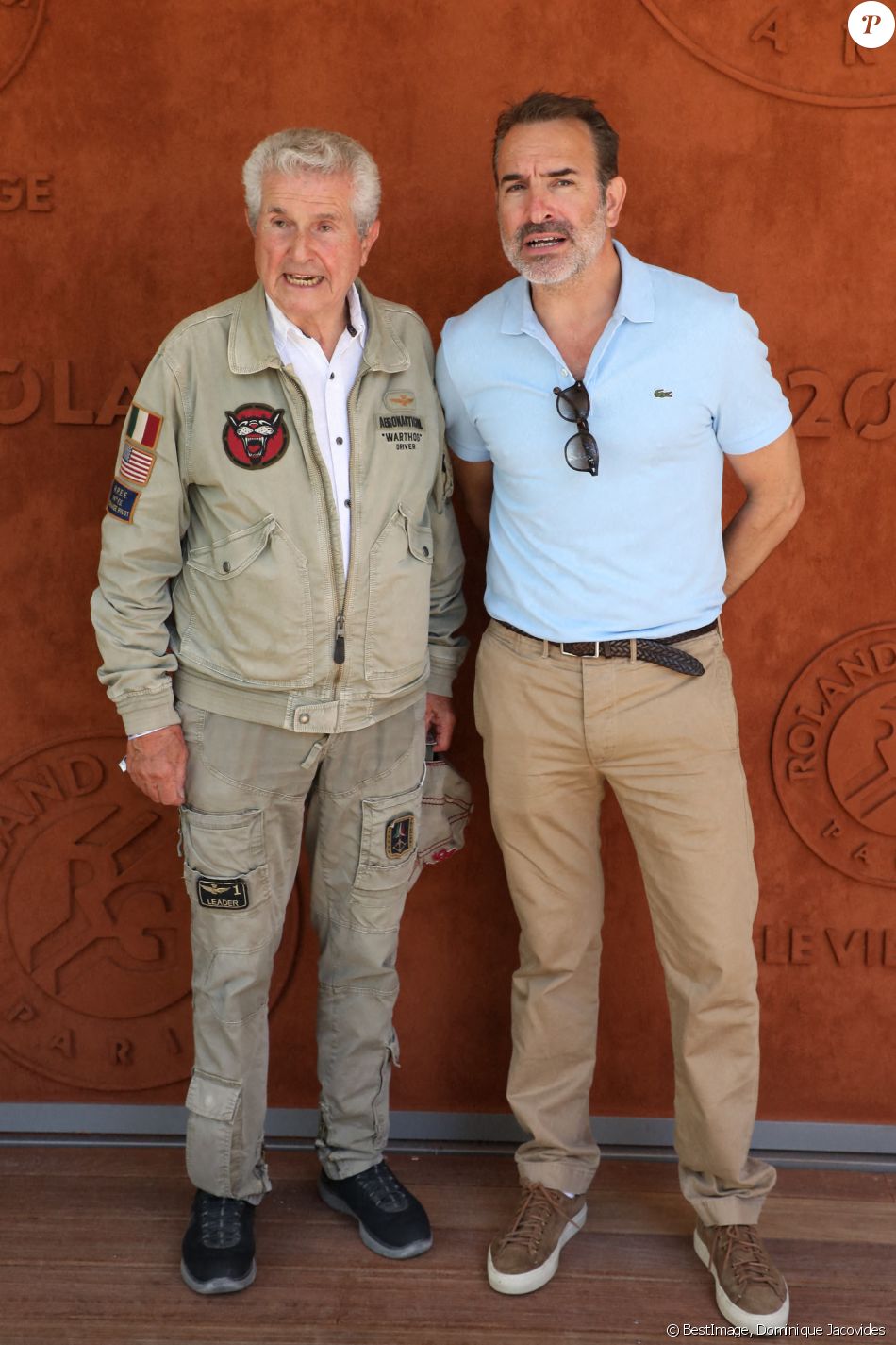 Claude Lelouch et Jean Dujardin au village de Roland-Garros avant la finale opposant Novak Djokovic à Stefanos Tsitsipas. Paris, le 13 juin 2021. © Dominique Jacovides / Bestimage