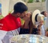 Novak Djokovic embrasse sa femme Jelena après avoir remporté la finale de Roland-Garros face à Stefanos Tsitsipas. Paris, le 13 juin 2021.