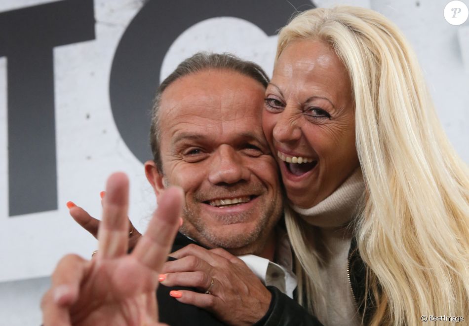 André Bouchet (Passe-Partout dans le jeu de Fort Boyard) et sa femme Patricia lors d'une soirée de la chaîne de télévision CTC à Moscou, Russie, le 29 août 2019.