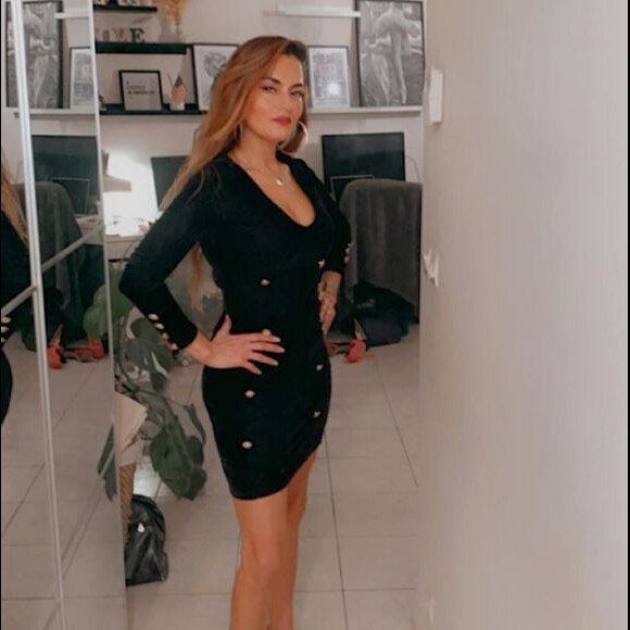 Maeva Anissa en petite robe pour le Nouvel An, janvier 2021