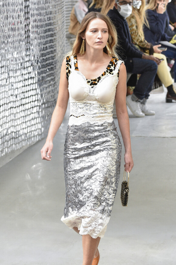Christa Theret - Défilé Paco Rabanne collection prêt-à-porter Printemps-Eté 2021 lors de la Fashion Week à Paris, le 4 octobre 2020.