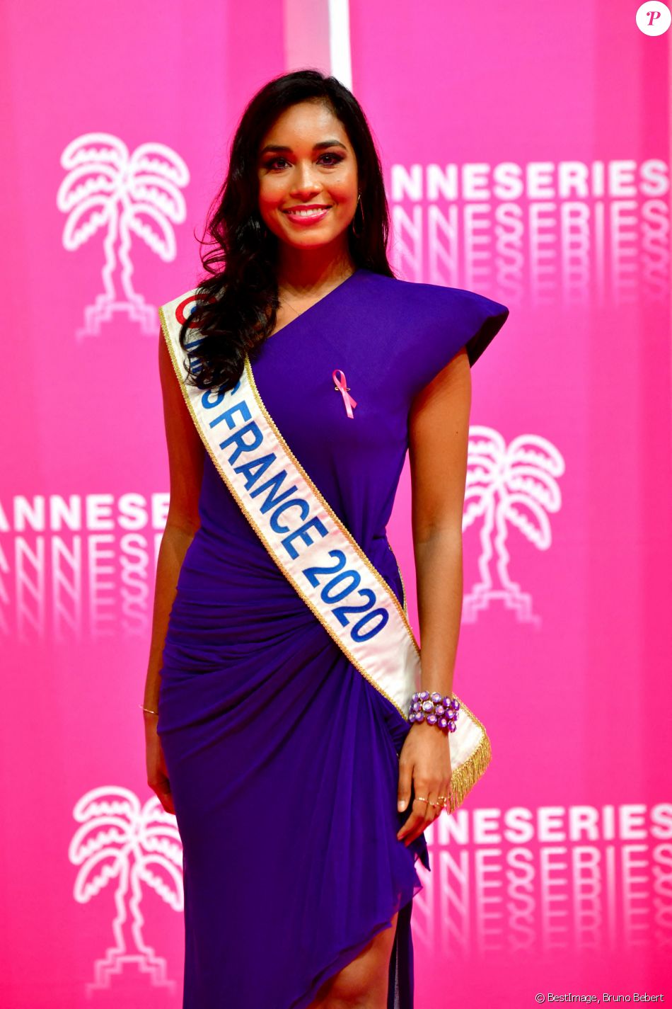 Clémence Botino, Miss France 2020, durant la soirée d'ouverture de Canneseries saison 3 au Palais des Festivals à Cannes, le 9 octobre 2020. © Bruno Bebert / Bestimage