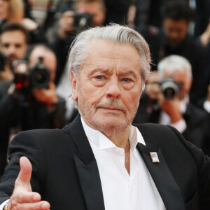 Alain Delon - Montée des marches du film "A Hidden Life" lors du 72e Festival International du Film de Cannes © Denis Guignebourg/Bestimage