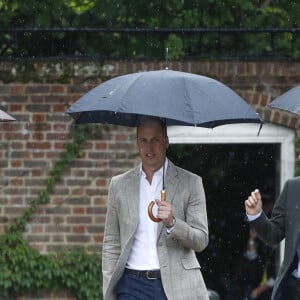 Catherine Kate Middleton,duchesse de Cambridge, Le prince William, duc de Cambridge et le prince Harry lors d'une promenade dans les jardins du palais de Kensington pour saluer la mémoire de Lady Diana à Londres le 30 août 2017.