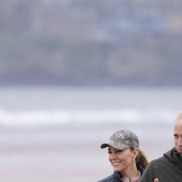 Le prince William et Catherine Kate Middleton font un tour de char à voile sur la plage Saint Andrews dans le comté de East Lothian en Ecosse le 26 mai 2021.