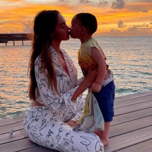 Nabilla Benattia et son fils Milann aux Maldives