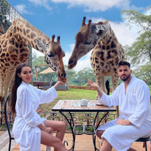 Nabilla et son mari Thomas Vergara en vacances au Kenya. Avril 2021.