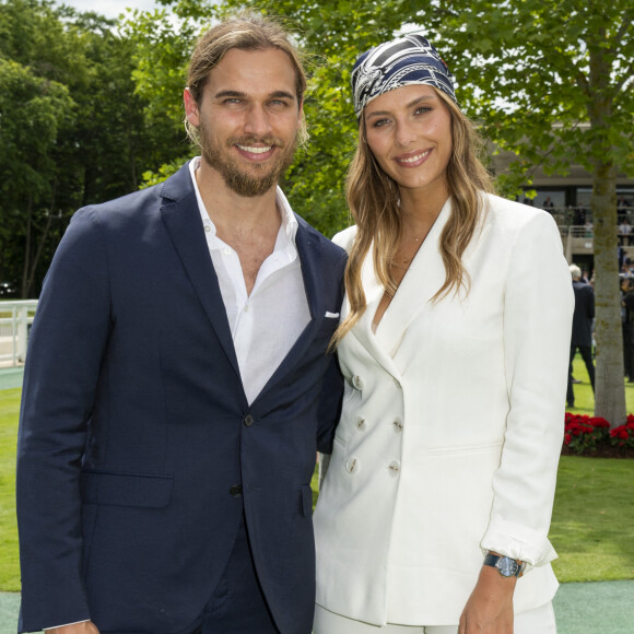 Théo Fleury et sa compagne Camille Cerf - Prix de Diane Longines à l'hippodrome de Chantilly. © Pierre Perusseau/Bestimage