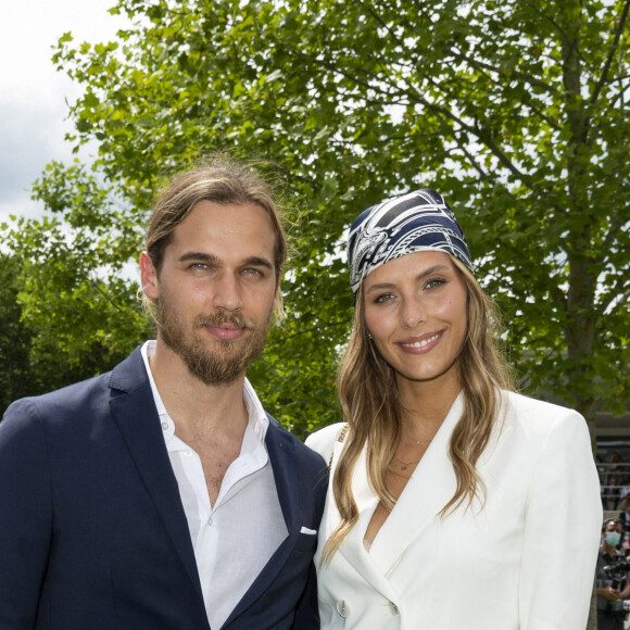Théo Fleury et sa compagne Camille Cerf - Prix de Diane Longines à l'hippodrome de Chantilly, le 20 juin 2021. © Pierre Perusseau/Bestimage