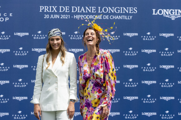 Camille Cerf et Sophie Thalmann - Prix de Diane Longines à l'hippodrome de Chantilly, le 20 juin 2021. © Pierre Perusseau/Bestimage