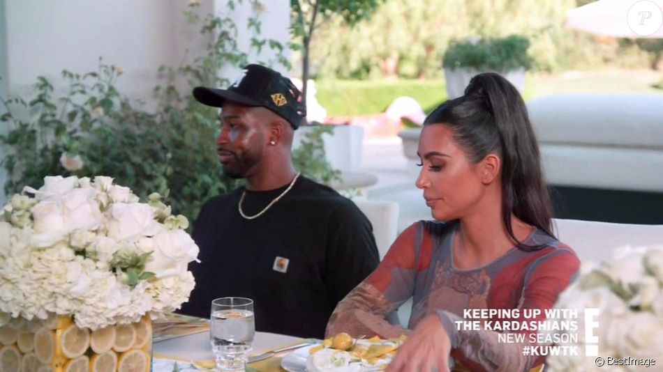 Kim Kardashian laisse sa soeur "mal à l'aise" alors qu'elle se rapproche de l'ex de Khloe et père de son enfant Tristan Thompson lors de la première de la saison de Keeping Up With The Kardashians.