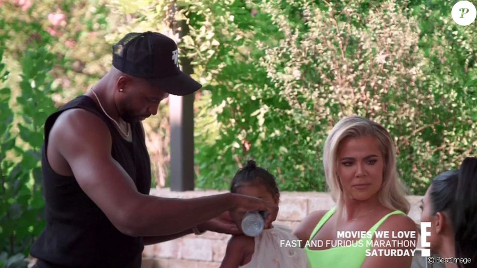 Kim Kardashian laisse sa soeur "mal à l'aise" alors qu'elle se rapproche de l'ex de Khloe et père de son enfant Tristan Thompson lors de la première de la saison de Keeping Up With The Kardashians.