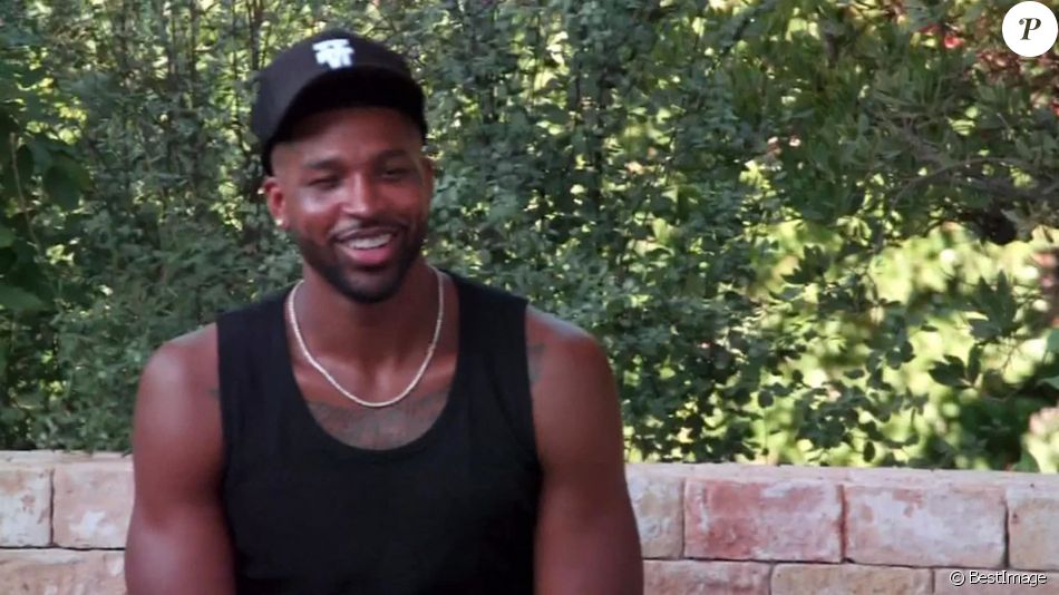 Kim Kardashian laisse sa soeur "mal à l'aise" alors qu'elle se rapproche de l'ex de Khloe et père de son enfant Tristan Thompson lors de la première de la saison de Keeping Up With The Kardashians.