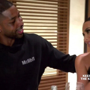 Kim Kardashian laisse sa soeur "mal à l'aise" alors qu'elle se rapproche de l'ex de Khloe et père de son enfant Tristan Thompson lors de la première de la saison de Keeping Up With The Kardashians.