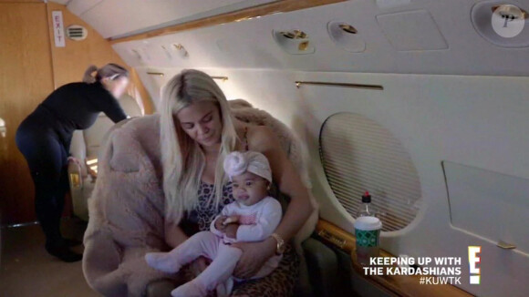 Khloe Kardashian et sa fille True - Khloe Kardashian se confie à sa meilleure amie Malika Haqq au sujet de sa relation avec son ex Tristan Thompson dans l'émission "Keeping Up With The Kardashians" lors d'un voyage à Cleveland avec sa fille true, sa soeur Kim et sa meilleure amie Malika. Le 3 juin 2019