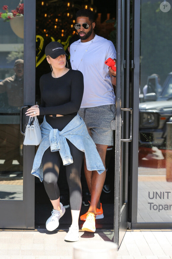 Tristan Thompson et sa compagne Khloe Kardashian quittent le restaurant Joey à Los Angeles le 20 juin 2018.