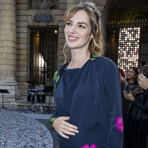Louise Bourgoin enceinte au défile L'Oreal Paris 2019 à la Monnaie de Paris le 28 septembre 2019 pendant la fashion week. © Olivier Borde / Bestimage 
