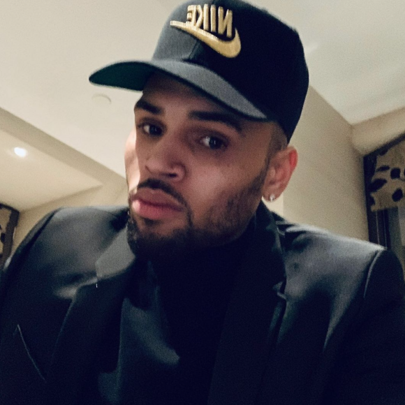 Chris Brown est suspecté d'avoir frappé une femme à son domicile.