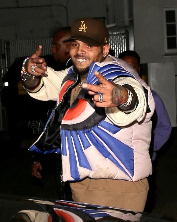 Chris Brown à la sortie du restaurant "Craig's" à Los Angeles, le 14 mai 2021.