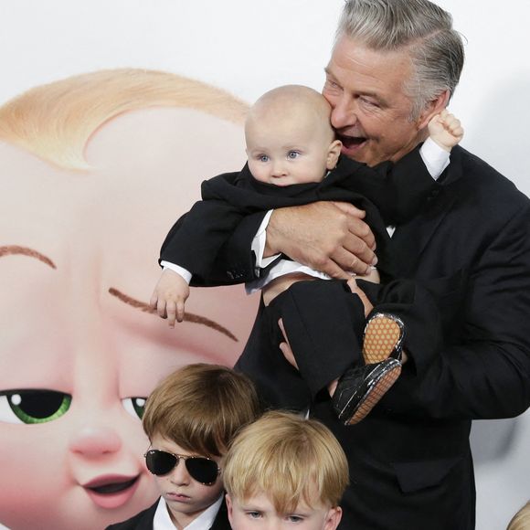 Alec Baldwin et ses enfants assistent à l'avant-première du film "Baby Boss 2 : une affaire de famille" au SVA Theater. New York, le 22 juin 2021.