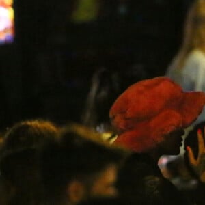 Rihanna et Asap Rocky sortent enlacés d'un dîner chez Barcade à New York le 23 juin 2021.