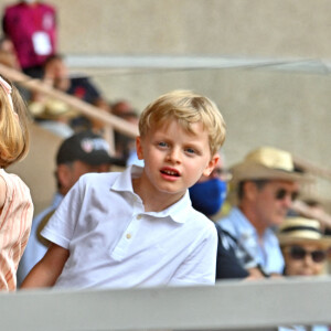 Le prince Albert II de Monaco et ses enfants Jacques et Gabriella durant la dernière journée du World Rugby Sevens Repechage tournament qui se déroule au Stade Louis II le 20 juin 2021. Cette compétition est organisée par la Fédération Monégasque de Rugby (FMR), dont le président est Gareth Wittstock, le frère de la Princesse Charlene de Monaco. © Bruno Bebert/Bestimage 