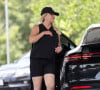 Exclusif - Heather Locklear fait le plein d'essence de sa Porsche à Los Angeles le 18 juin 2021.  Los Angeles