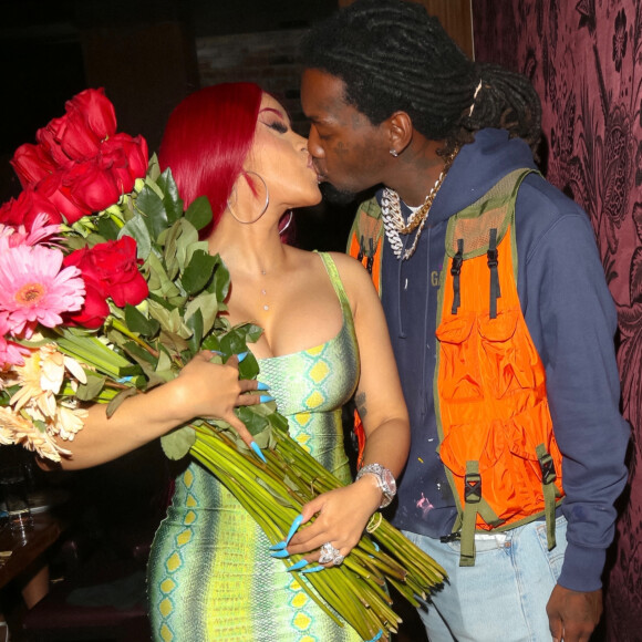 Cardi B et son mari, le rappeur Offset sont allés dîner au restaurant en famille au restaurant "Tao" à Los Angeles, le jour de la fête des pères.