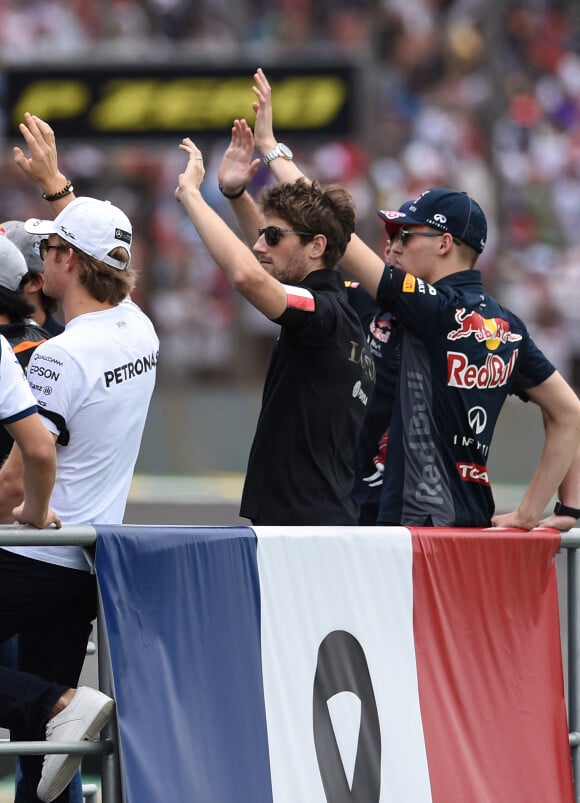 Romain Grosjean et le drapeau français au Grand Prix de Sao Paulo en novembre 2015.