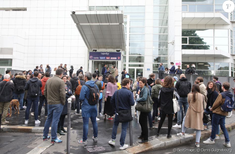 Illustration lors de la Manifestation du groupe Lagardère devant le siege de Europe 1 Lagardere a Paris le 30 Juin 2021. © Denis Guignebourg / Bestimage