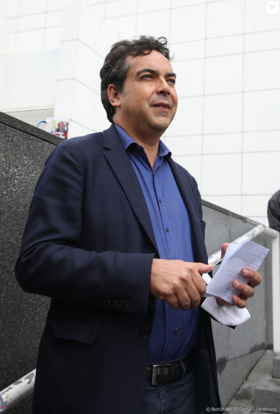 Patrick Cohen lors de la Manifestation du groupe Lagardère devant le siege de Europe 1 Lagardere a Paris le 30 Juin 2021. © Denis Guignebourg / Bestimage