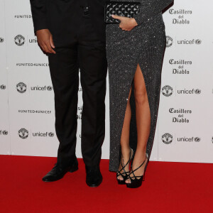Anthony Martial et sa compagne Mélanie da Cruz sont apparus pour la première fois en public au photocall du dîner de gala "The United for UNICEF" au stade Old Trafford à Manchester, Royaume Uni, le 31 octobre 2016. 