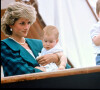 Le prince Charles et Diana avec leurs fils William et Harry en 1985.