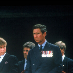 Le prince Charles et Diana avec leurs fils William et Harry à Londres en 1995.