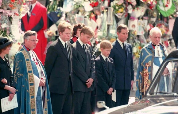 Le prince Charles, ses fils William et Harry, Earl Spencer - Obsèques de Lady Diana en 1997 à Londres.