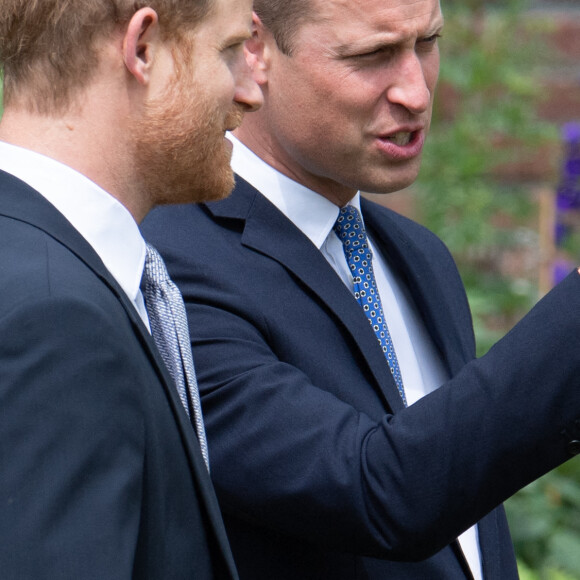 Le prince William et son frère le prince Harry - Inauguration de la statue hommage à Diana dans les jardins du palais de Kensington, le 1er juillet 2021, jour où la princesse de Galles aurait eu 60 ans.