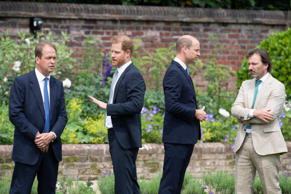 Le prince William et son frère le prince Harry - Inauguration de la statue hommage à Diana dans les jardins du palais de Kensington, le 1er juillet 2021, jour où la princesse de Galles aurait eu 60 ans.