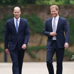 Le prince William et son frère le prince Harry - Inauguration de la statue hommage à Diana dans les jardins du palais de Kensington, au jour où la princesse de Galles aurait eu 60 ans.