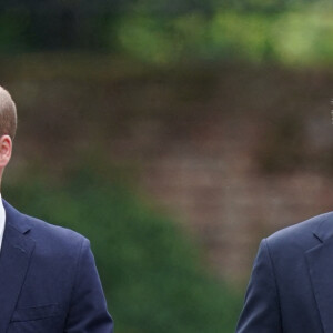 Le prince William et son frère le prince Harry - Inauguration de la statue hommage à Diana dans les jardins du palais de Kensington, le 1er juillet 2021, jour où la princesse de Galles aurait eu 60 ans.