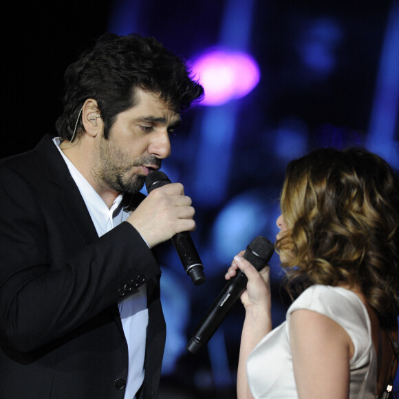 Patrick Fiori et Julie Zenatti en concert au stade Olympiysky a Moscou, le 7 mars 2013.