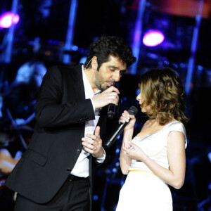 Patrick Fiori et Julie Zenatti en concert au stade Olympiysky a Moscou, le 7 mars 2013.